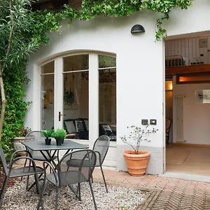https://the-artists-nest-by-my-home-in-como.it-lombardy.com